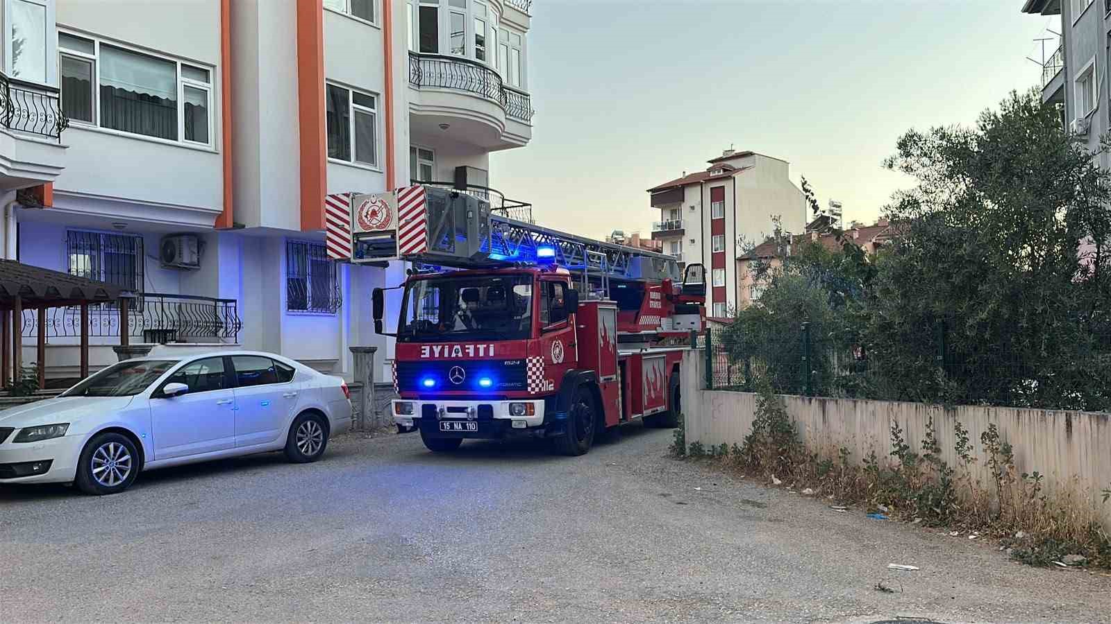 burdurda 3 katli binada cikan yanginda 6 kisi itfaiye ekiplerince kurtarildi 5
