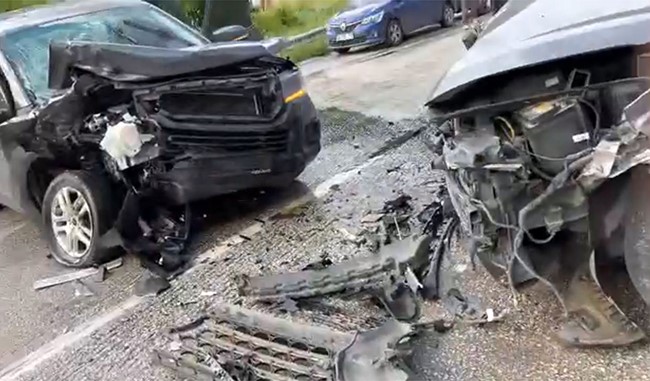 burdurda 3 otomobil carpisti 5 yarali 0 cs2eOTUB