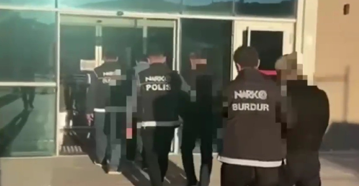 burdurda 36 kilo skunk maddesi ele gecirildi operasyon goruntululeri film sahnelerini aratmadi 1 5DdpMrAq