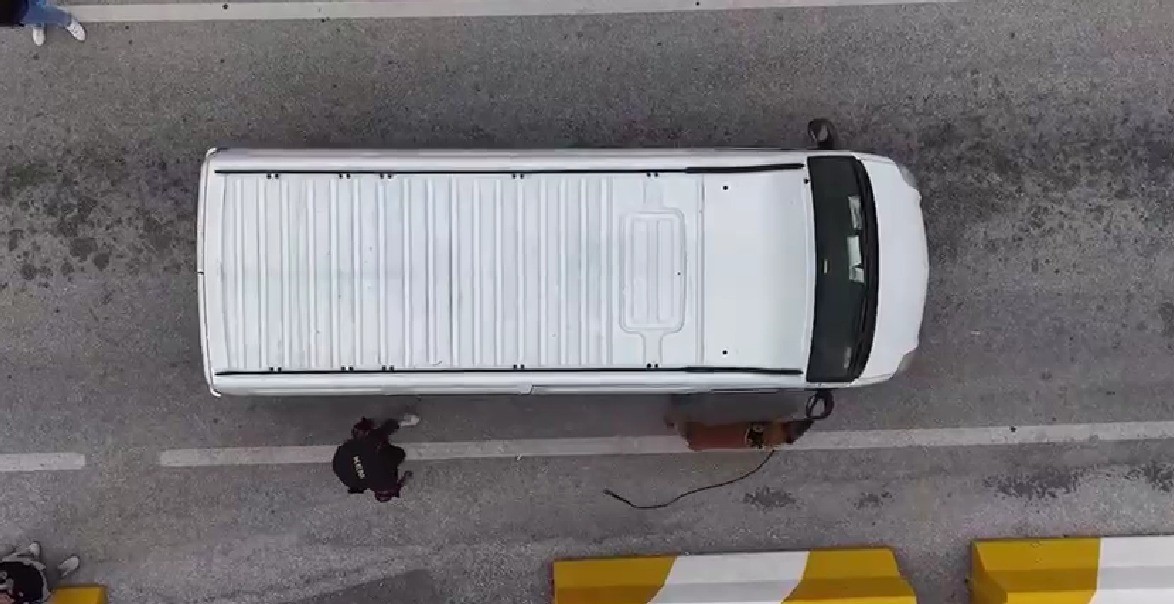 burdurda 36 kilo skunk maddesi ele gecirildi operasyon goruntululeri film sahnelerini aratmadi 4