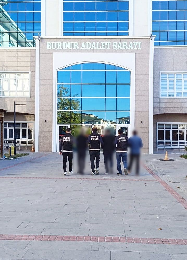burdurda 36 kilo skunk maddesi ele gecirildi operasyon goruntululeri film sahnelerini aratmadi 5 s58VPnSW