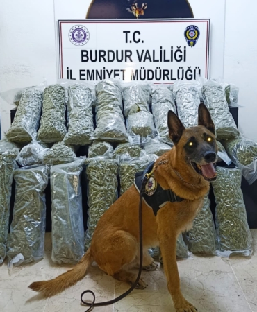 burdurda-36-kilo-skunk-maddesi-ele-gecirildi-operasyon-goruntululeri-film-sahnelerini-aratmadi-nVfjNe9w.jpg