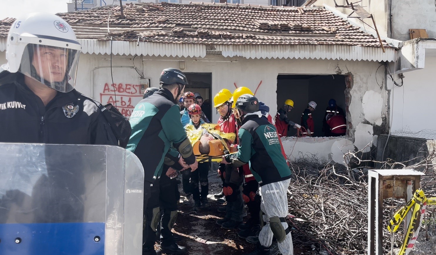 burdurda 57 buyuklugundeki deprem tatbikatinda gercegi aratmayan goruntuler 1 UUSAwlLc