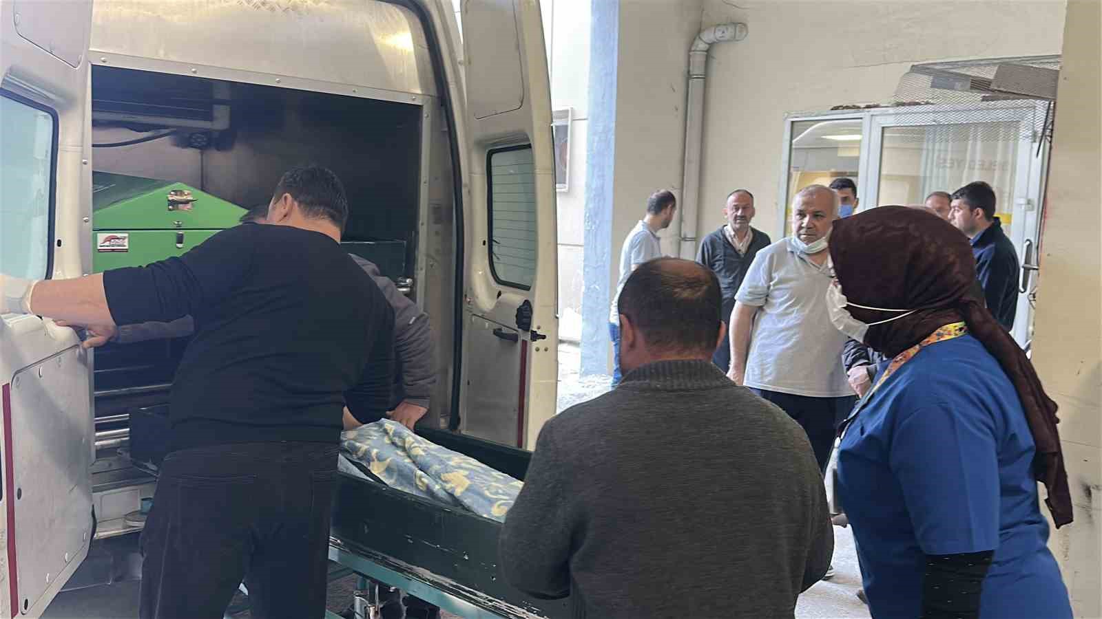 burdurda 7 kisinin hayatini kaybettigi kazada aileler cenazelerini gozyaslariyla teslim aldi 0 BZ4Sekkl