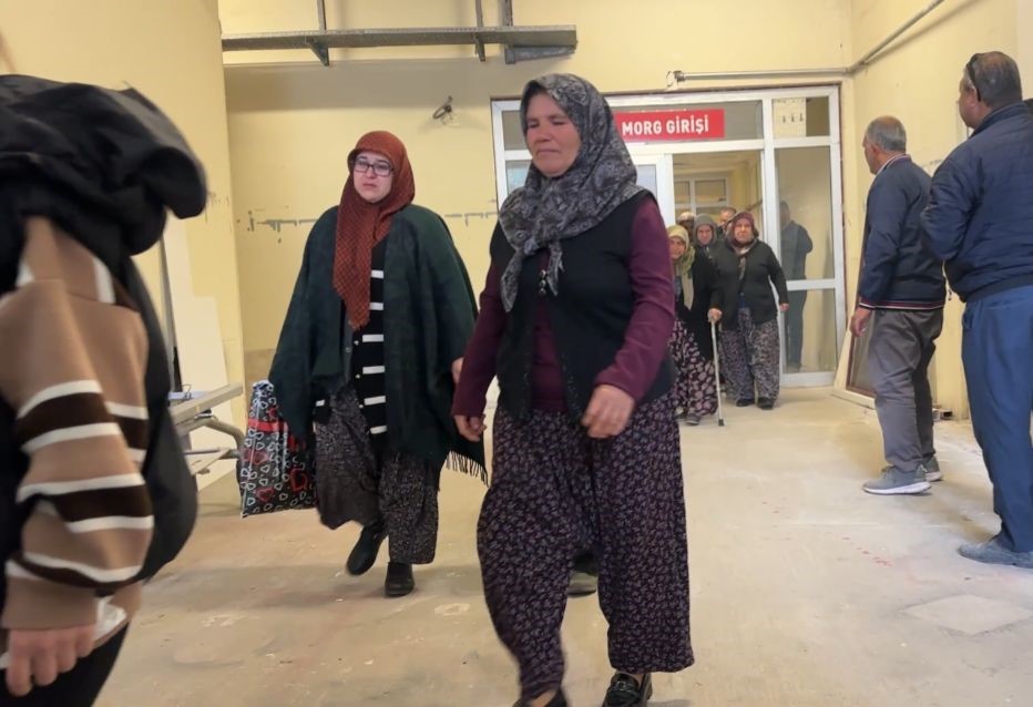 burdurda 7 kisinin hayatini kaybettigi kazada aileler cenazelerini gozyaslariyla teslim aldi 4