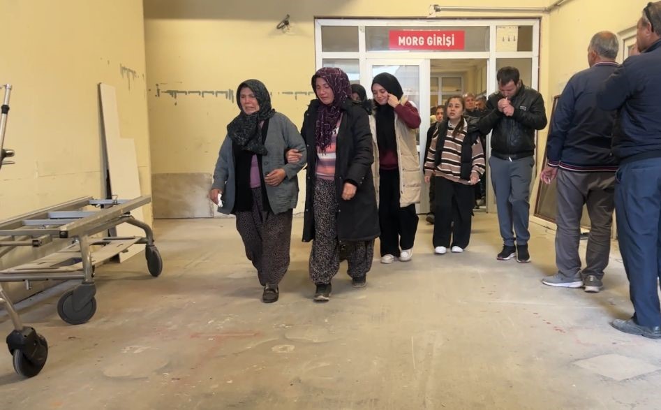 burdurda 7 kisinin hayatini kaybettigi kazada aileler cenazelerini gozyaslariyla teslim aldi 5 FdOfXHEI