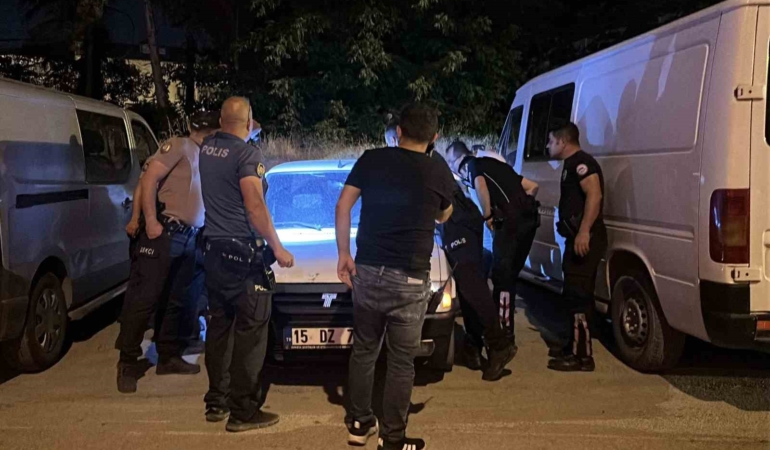 burdurda-aracin-icinde-hareketsiz-bulunan-genc-hastanede-hayatini-kaybetti-FikwOwak.jpg