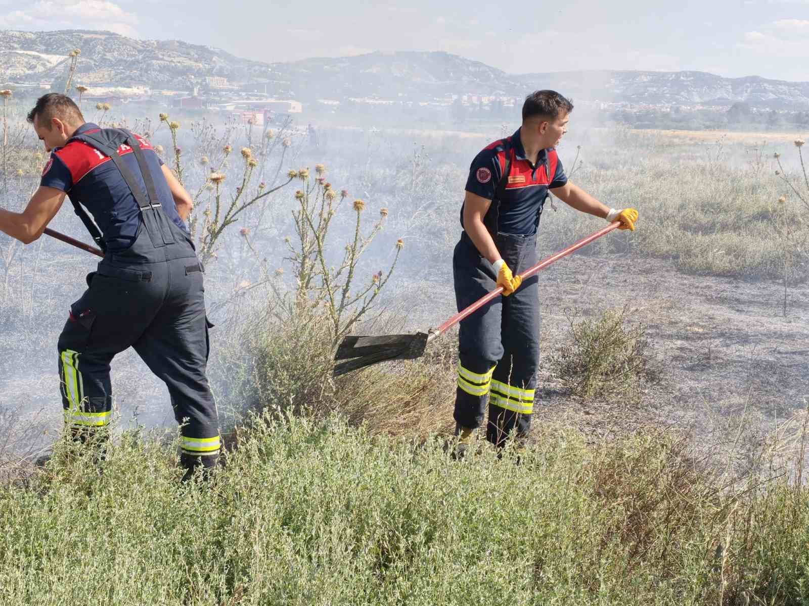 Burdur’da arazi yangınında 20 dekarlık alan kül oldu 5 burdurda arazi yangininda 20 dekarlik alan kul oldu 1