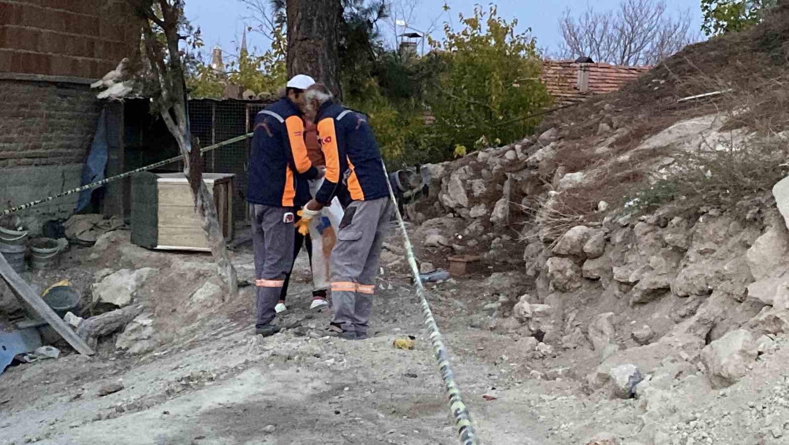 Burdur’da belediyenin kazı çalışması sırasında insan kemikleri bulundu 6 burdurda belediyenin kazi calismasi sirasinda insan kemikleri bulundu 2 jPXgtHRO