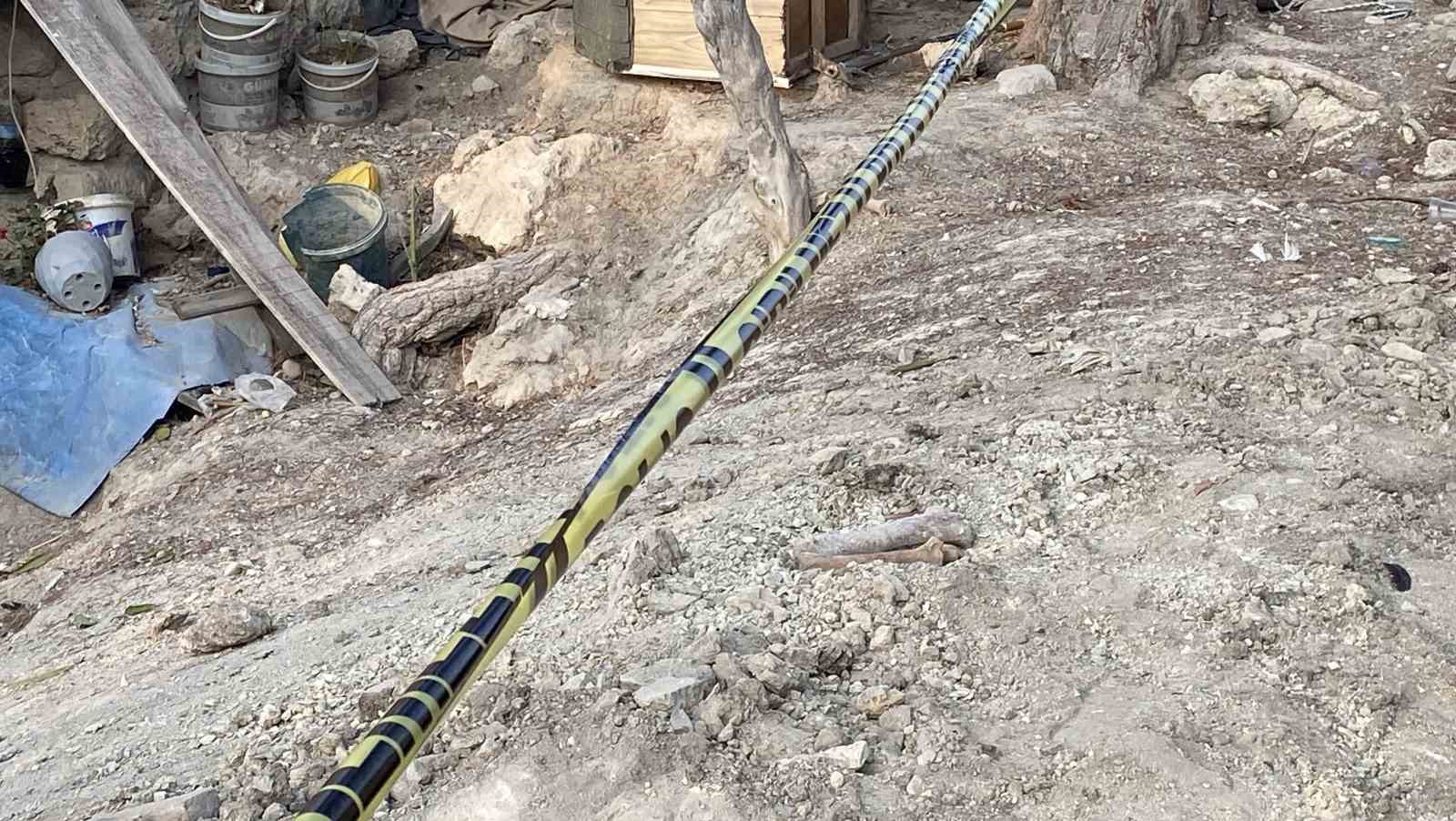 Burdur’da belediyenin kazı çalışması sırasında insan kemikleri bulundu 9 burdurda belediyenin kazi calismasi sirasinda insan kemikleri bulundu 5 8WBIvj9g