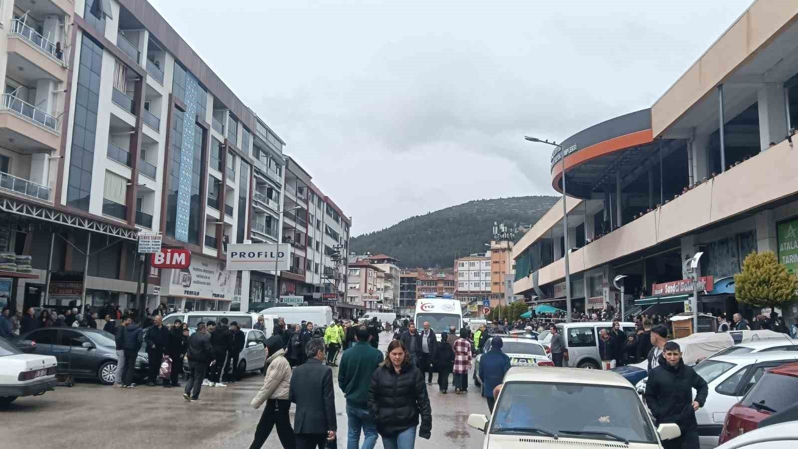 Burdur’da bıçaklı kavga: 5 yaralı 5 burdurda bicakli kavga 5 yarali 1 4V49raY6