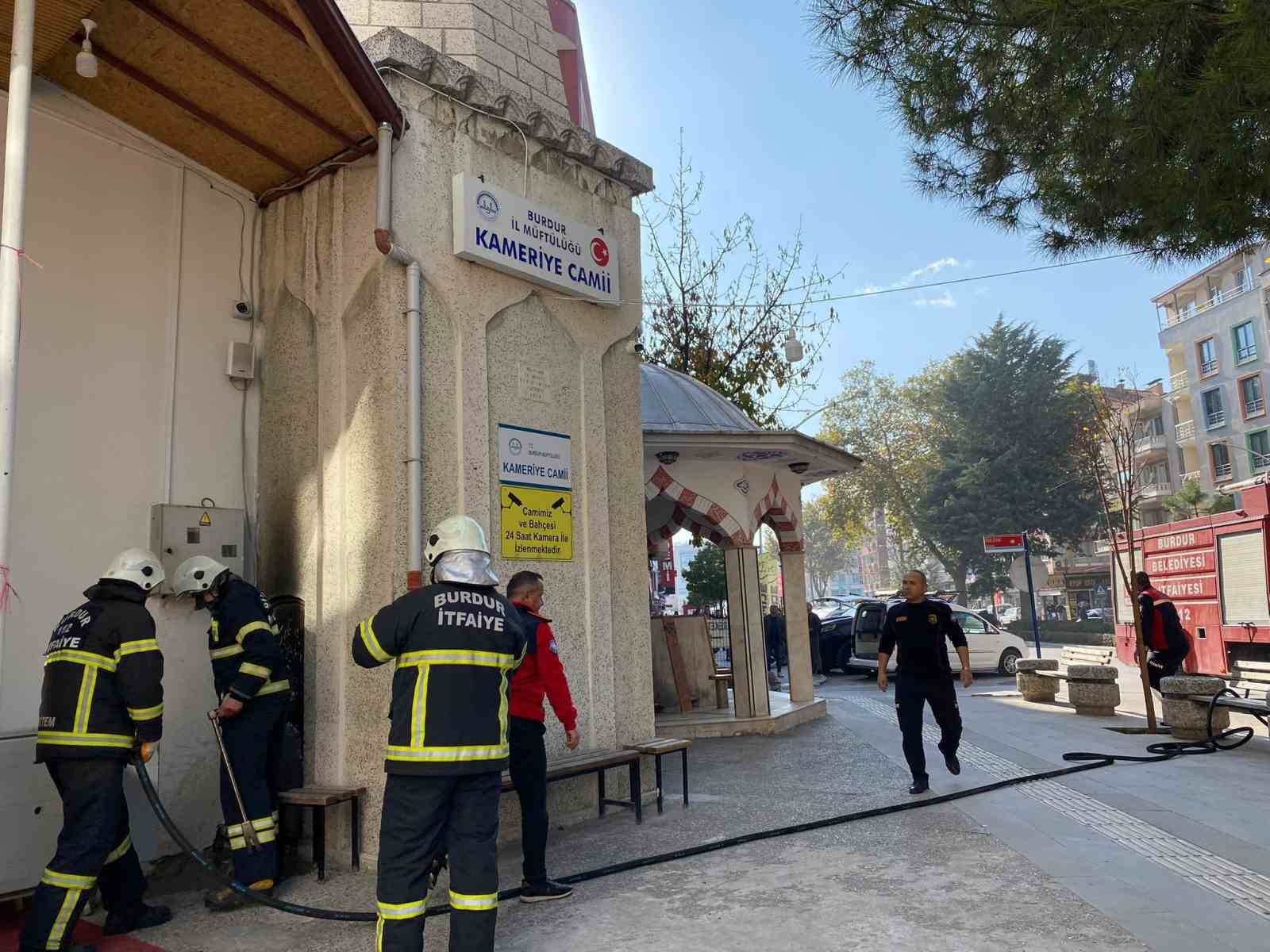 burdurda cami minaresinde yangin korkuttu 1 p9lMeJgt