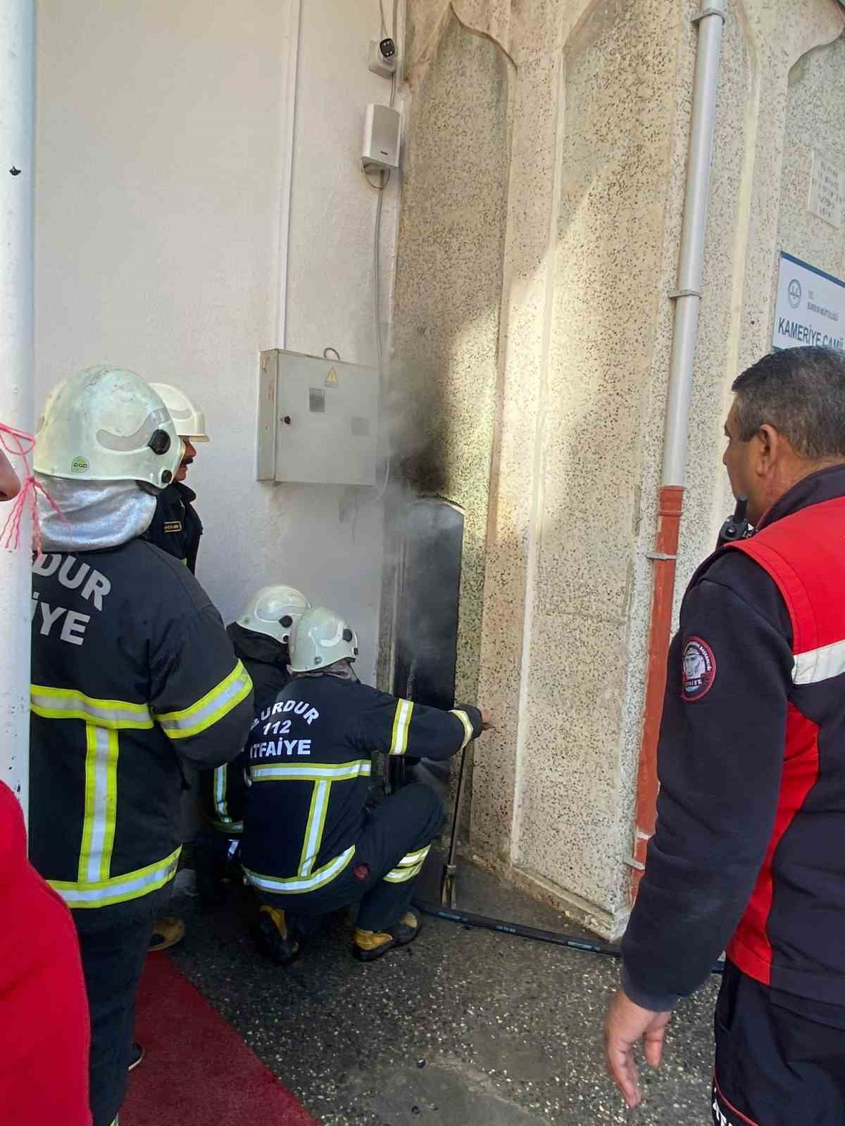 burdurda cami minaresinde yangin korkuttu 5 zOGFbHRn