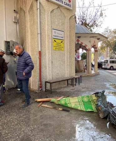 burdurda-cami-minaresinde-yangin-korkuttu-eONR6LAw.jpg