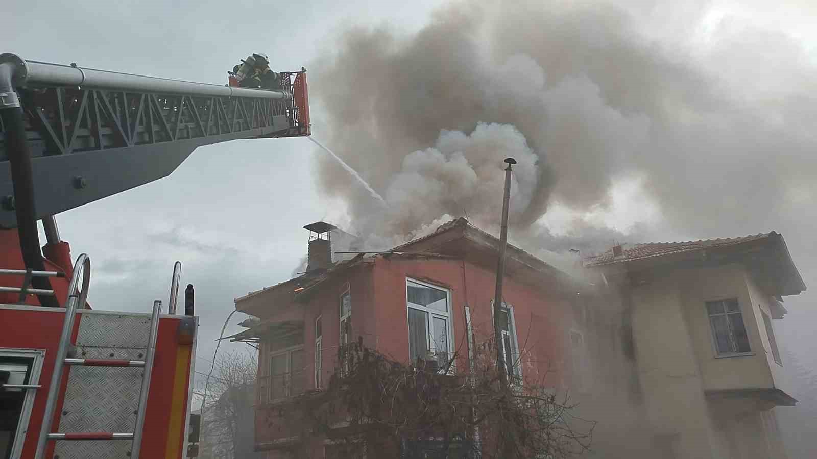 burdurda cati yangini ekiplerce sonduruldu 2 ODGj5iXE