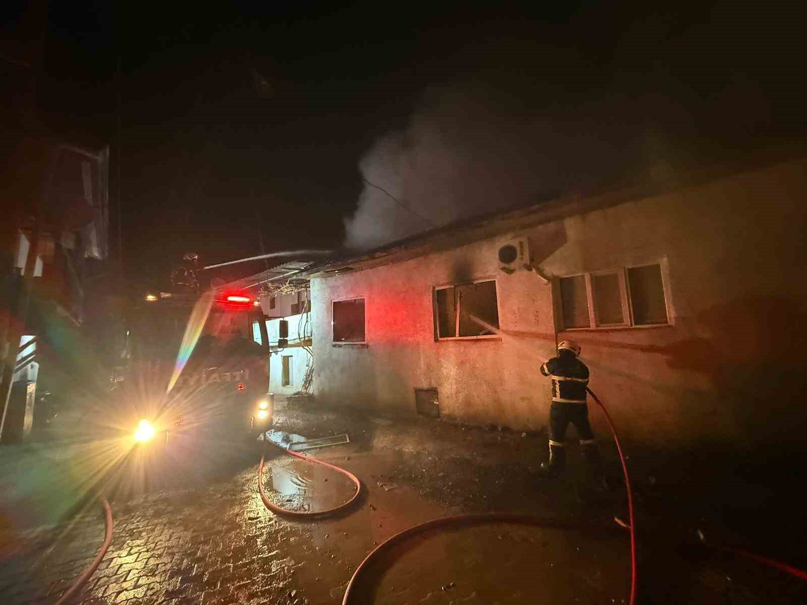 burdurda cikan yanginda ev kule dondu 5 kisi kurtuldu 0 3IDe2MG2