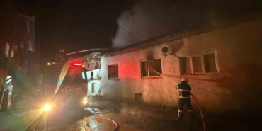 burdurda-cikan-yanginda-ev-kule-dondu-5-kisi-kurtuldu-rkHFri5M.jpg