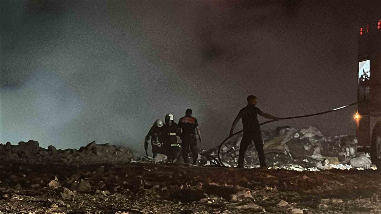 Burdur’da çöp depolama alanında yangın 5 burdurda cop depolama alaninda yangin 1 tvRt2Qet