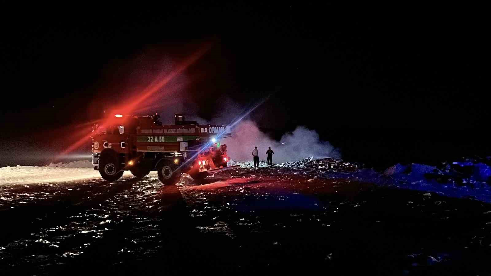 Burdur’da çöp depolama alanında yangın 8 burdurda cop depolama alaninda yangin 4