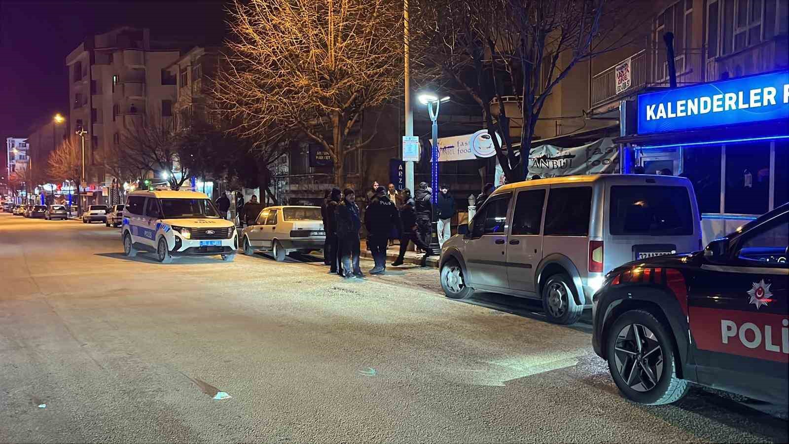 Burdur’da eğlence mekanında çıkan kavgada 2 kişi bıçaklandı 5 burdurda eglence mekaninda cikan kavgada 2 kisi bicaklandi 1