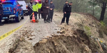 burdurda-etkili-olan-yagistan-dolayi-yol-coktu-VmaGPy6C.jpg