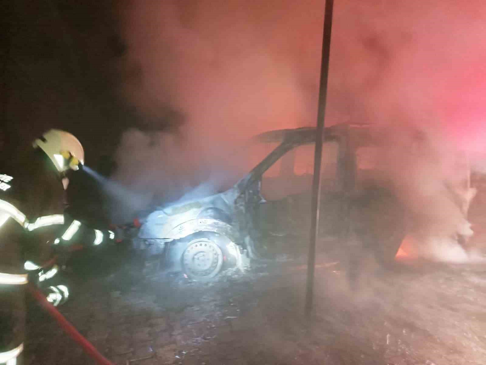 burdurda evde cikan yangin hafif ticari araca sicradi 1 CWPj6fET