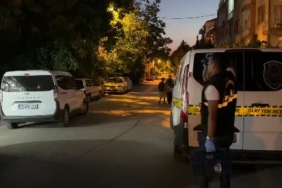 Küçükçekmece’de polis ekiplerinden kaçmaya çalışan motosikletli şahıslar kaza yaptı 2 thumbnail