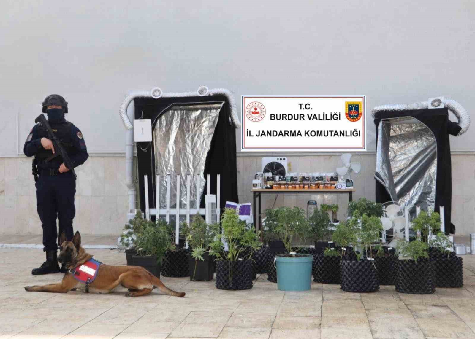 Burdur’da evi uyuşturucu imalathanesine çeviren şüpheli tutuklandı 4 burdurda evi uyusturucu imalathanesine ceviren supheli tutuklandi 0 mIM1YXtJ