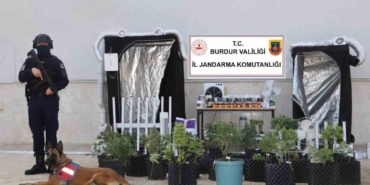 burdurda-evi-uyusturucu-imalathanesine-ceviren-supheli-tutuklandi-aeUYO5mY.jpg