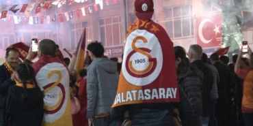 burdurda-galatasarayli-taraftarlar-konvoylarla-kutlama-yapti-lM7TWjqC.jpg