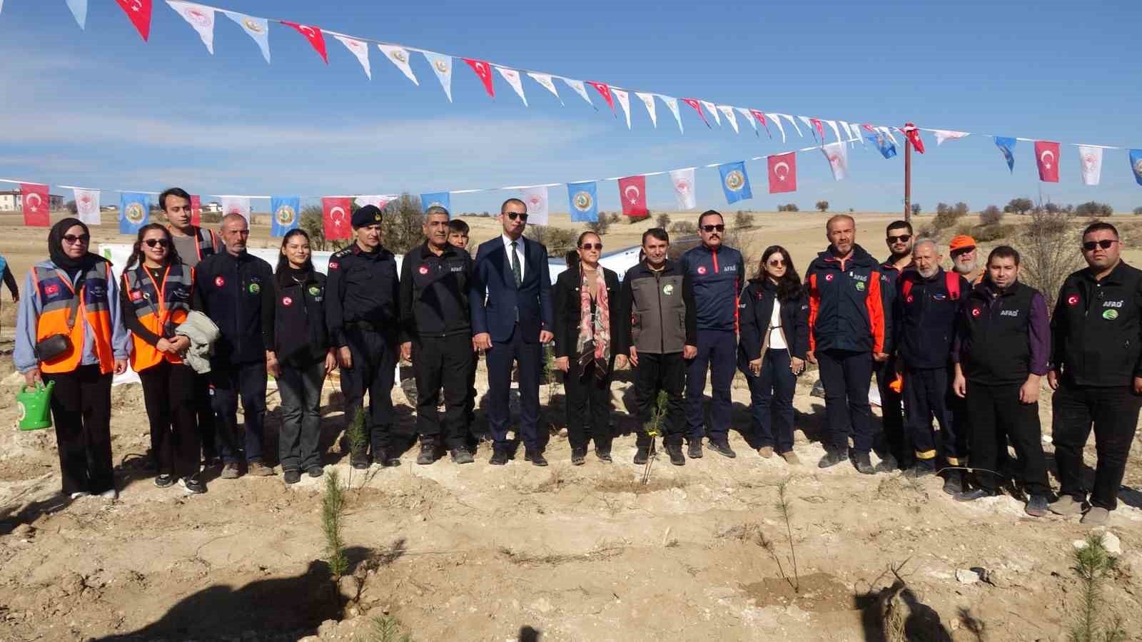 burdurda gelecege nefes insanliga nefes diyerek 13 bin fidan toprakla bulusturuldu 1 lmt3SVg7