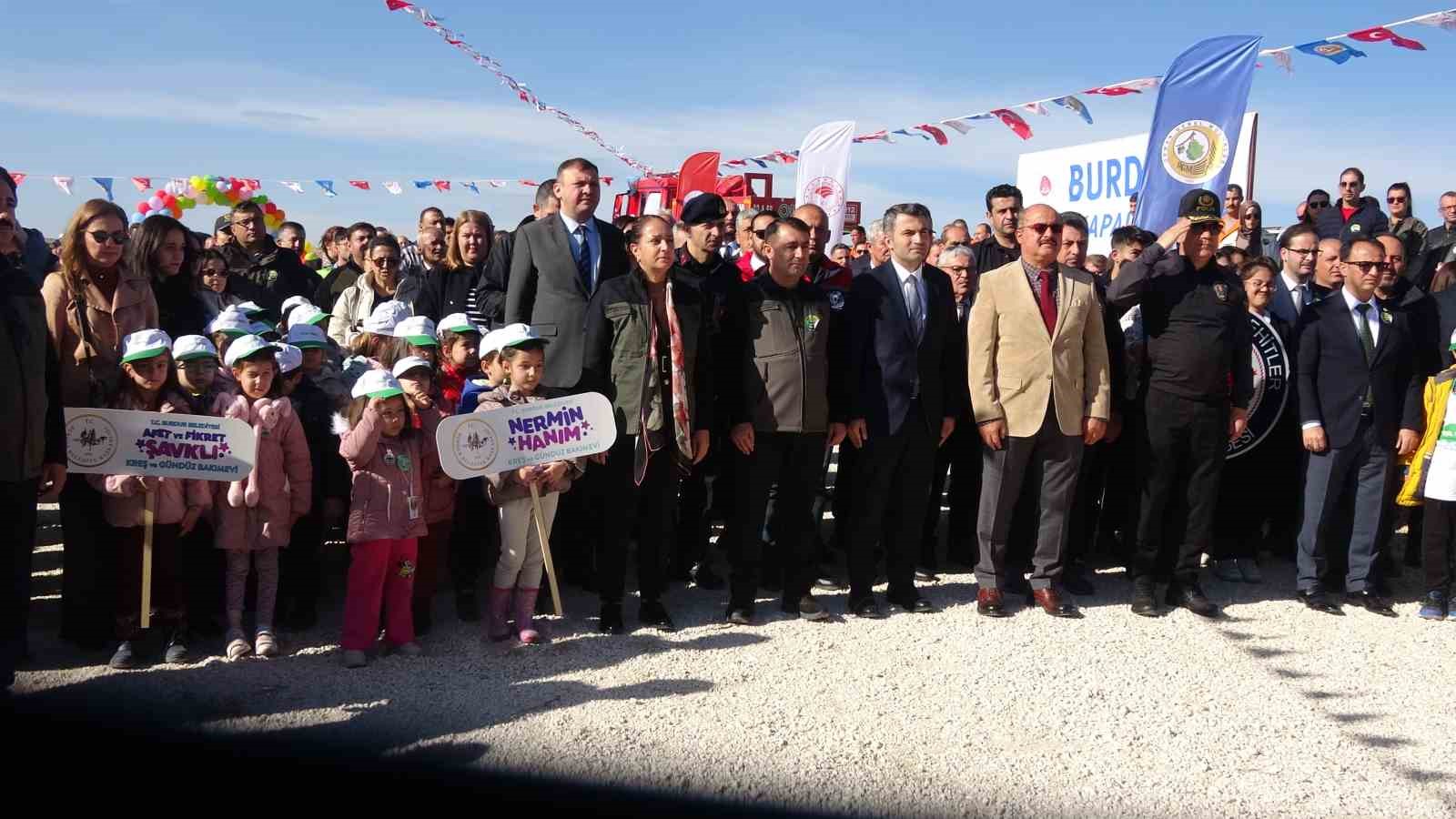 burdurda gelecege nefes insanliga nefes diyerek 13 bin fidan toprakla bulusturuldu 4 1I7WQ53u