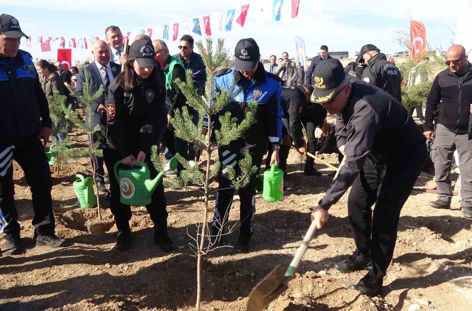burdurda gelecege nefes insanliga nefes diyerek 13 bin fidan toprakla bulusturuldu 5 UXYYSngR