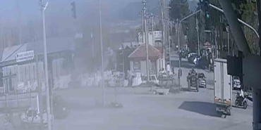 burdurda-genc-surucunun-olume-gittigi-kaza-kamerada-xJVk8u7m.jpg