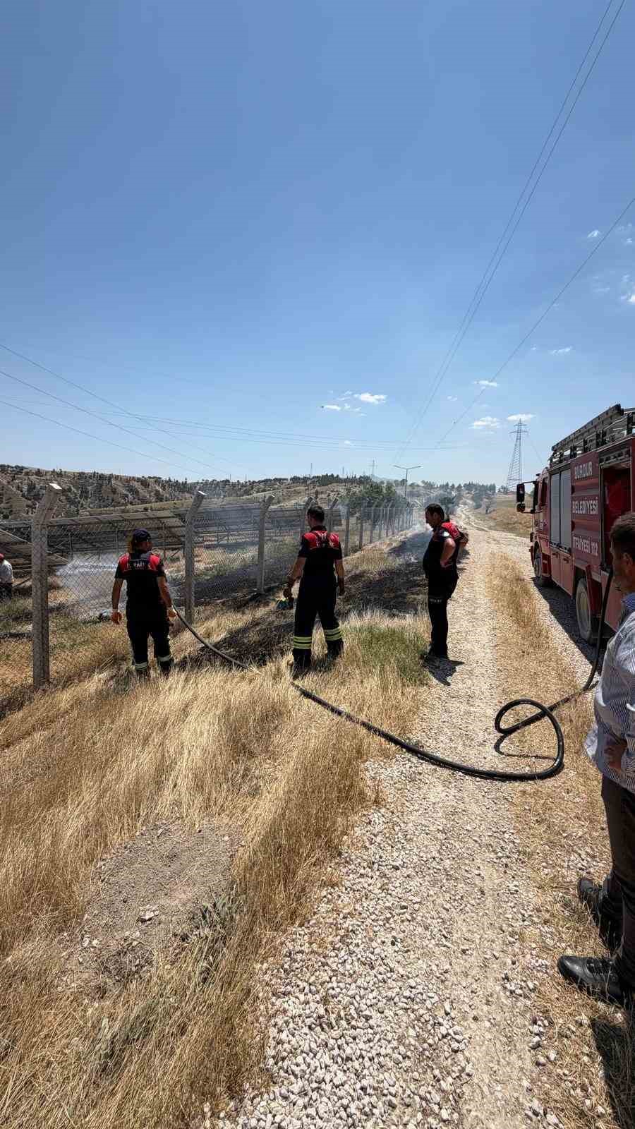 burdurda gunes enerji santralindeki trafo yangini otluk alana sicradi 0 CaKBYkCX