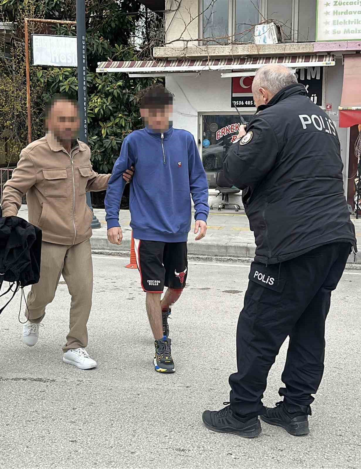 burdurda iki genci bicaklayan 17 yasindaki supheli tutuklandi 0 3XEwJwrr