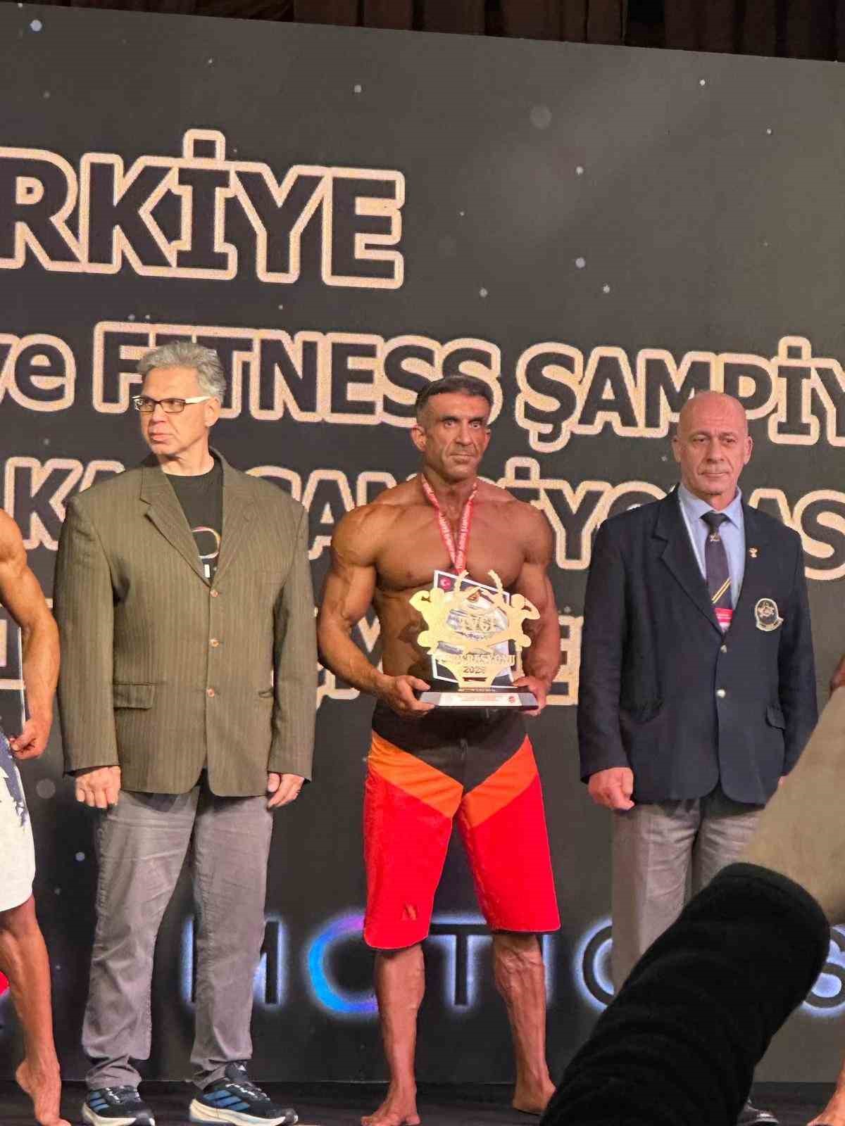 burdurda itfaiye personeli vucut gelistirmede turkiye sampiyonu oldu 3 OsblBml4