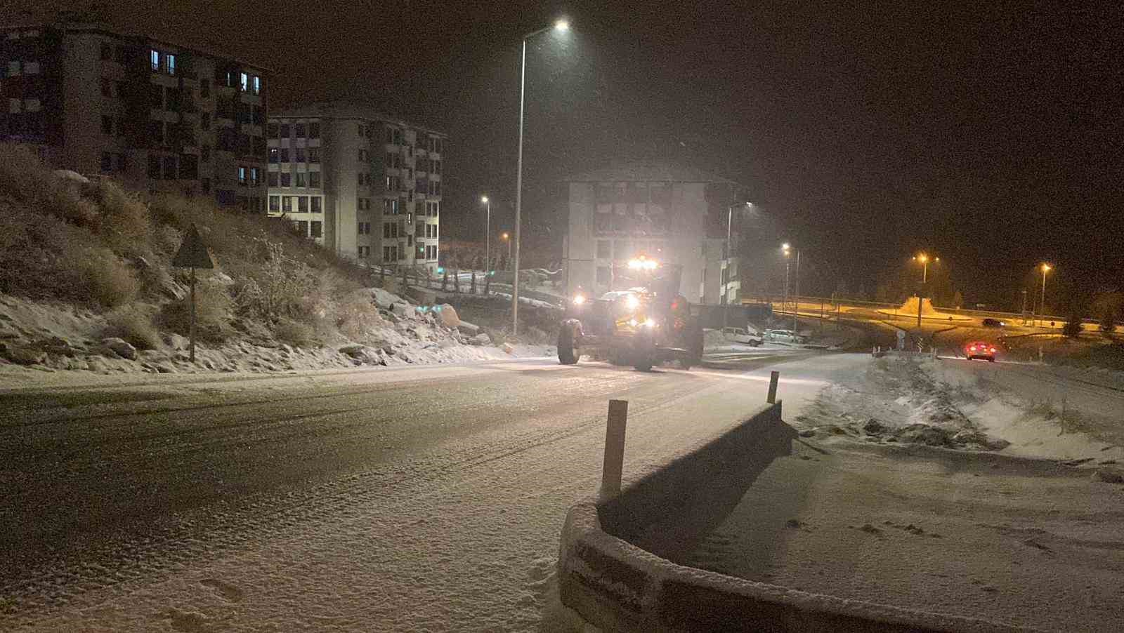 burdurda kar yagisi nedeniyle bircok arac yola kaldi 6 gzYzEjyy