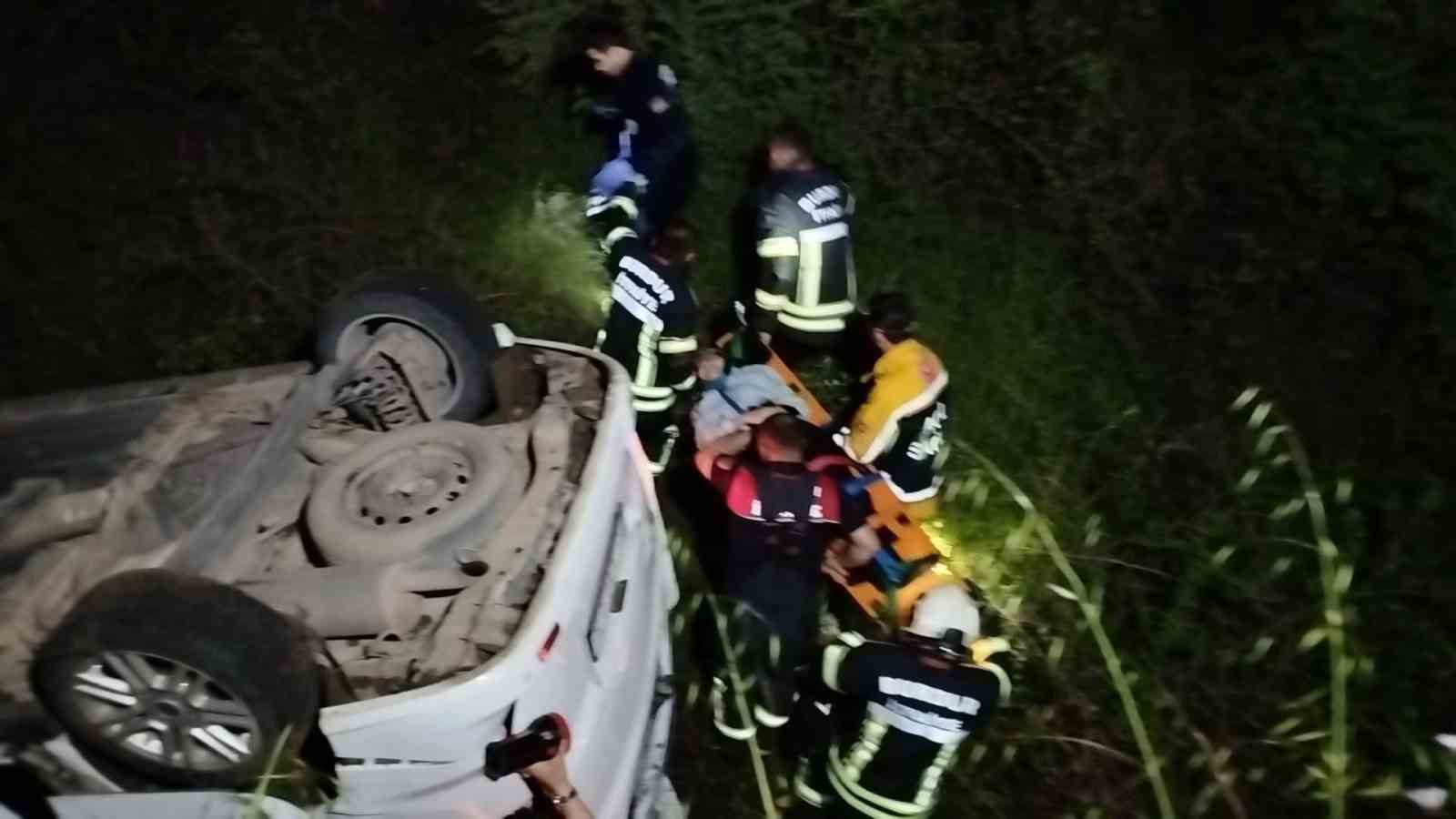 burdurda kontrolden cikan arac ucuruma devrildi 3 yarali 2 rSWrR3Zh
