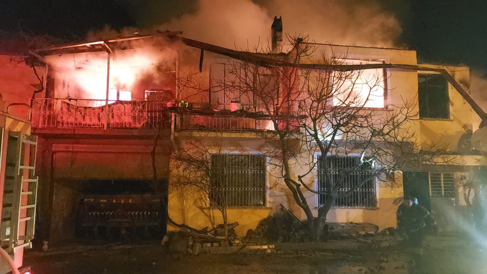 burdurda koyde cikan yanginda 2 ev 1 ahir kullanilmaz hale geldi 0 EglqCAhq