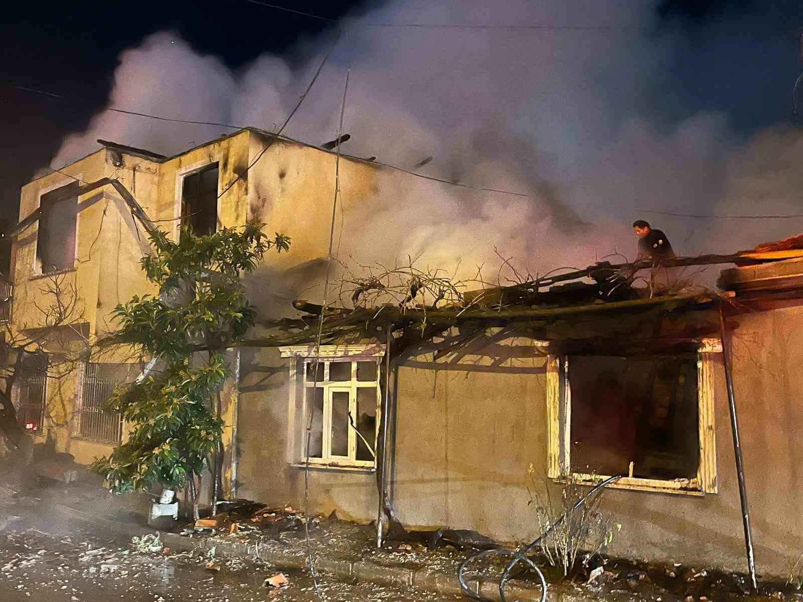 burdurda koyde cikan yanginda 2 ev 1 ahir kullanilmaz hale geldi 3 Jkyq5SbU