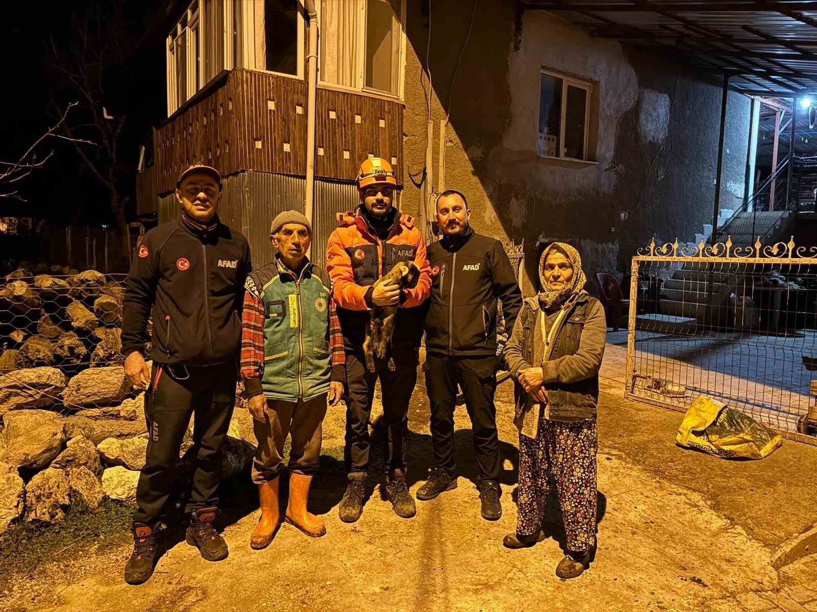 burdurda kuyuya dusen oglak ekipler tarafindan kurtarildi 0 QOamdKaV
