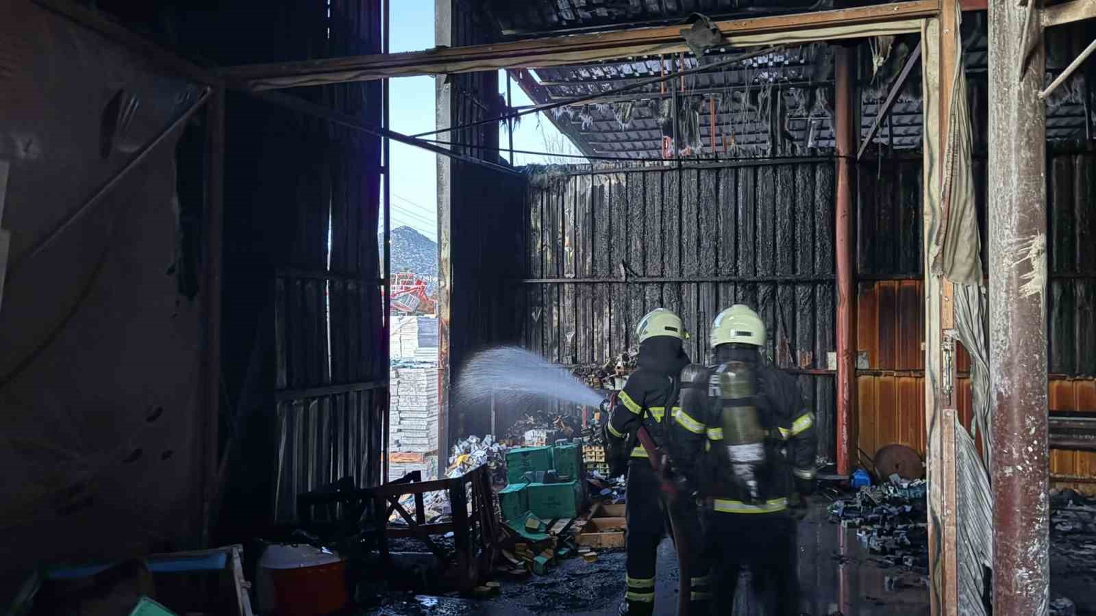 Burdur’da mermer fabrikasında yangın 7 burdurda mermer fabrikasinda yangin 3 kRalYjKQ