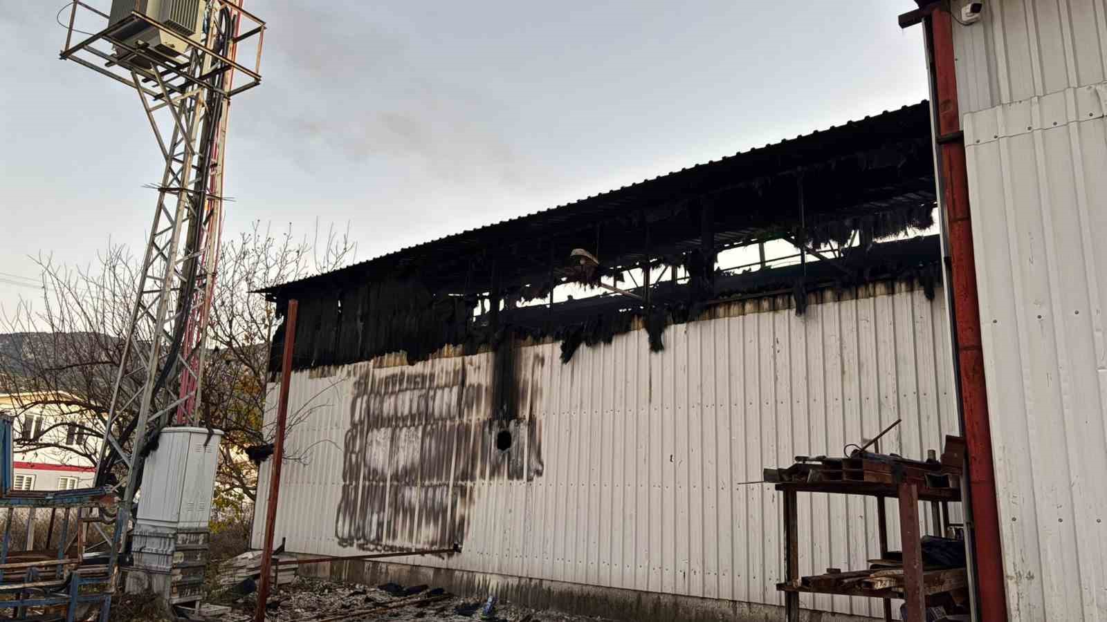 Burdur’da mermer fabrikasında yangın 8 burdurda mermer fabrikasinda yangin 4 aLfv1wKB