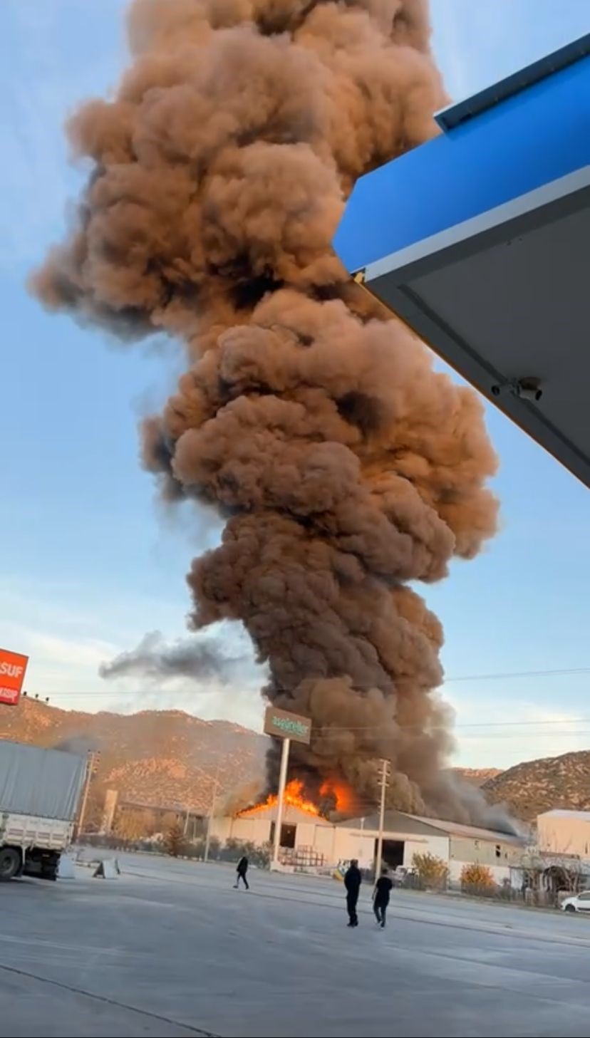 Burdur’da mermer fabrikasında yangın 9 burdurda mermer fabrikasinda yangin 5 y8ZplssJ