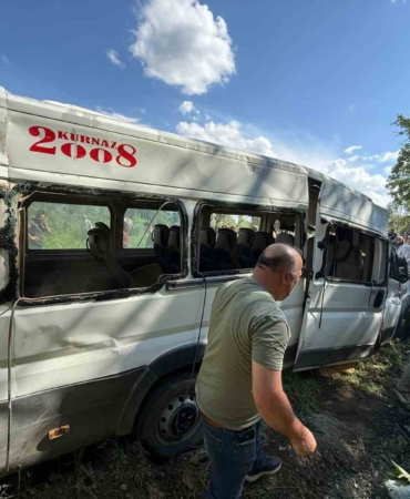 burdurda-minibus-tarlaya-uctu-8-yarali-5akEWkAK.jpg
