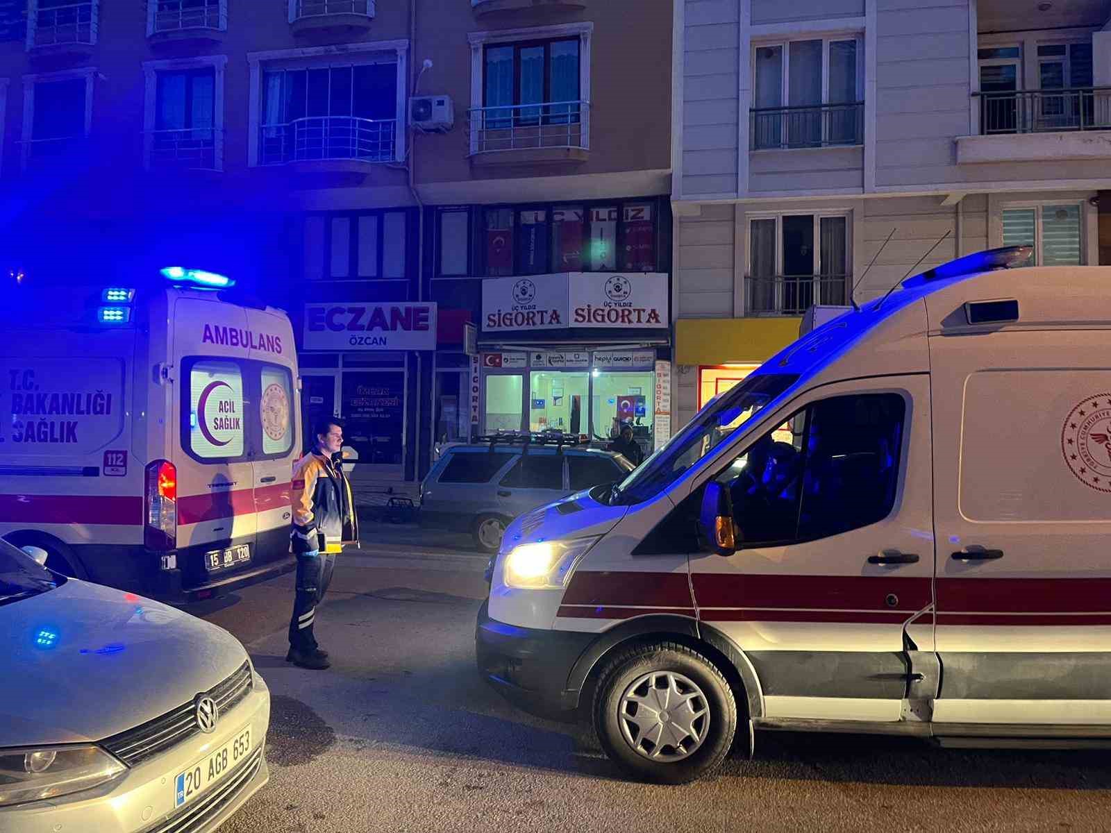 Burdur’da motosiklet park halindeki otomobile çarptı: 2 yaralı 6 burdurda motosiklet park halindeki otomobile carpti 2 yarali 2