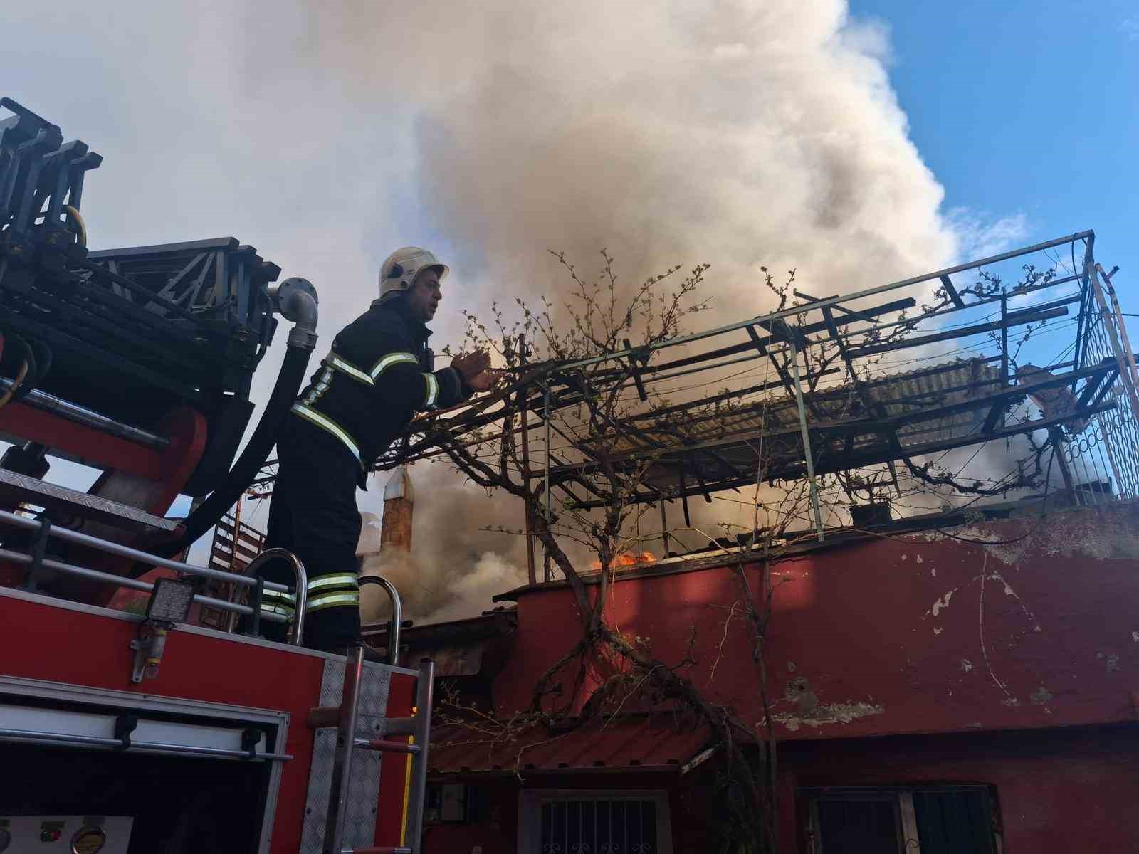 burdurda mustakil evde yangin panigi 3 tAH1MNEj