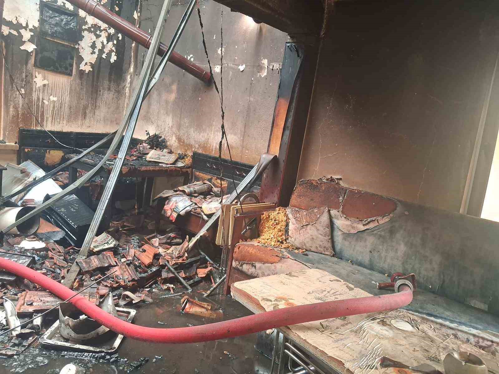 burdurda mustakil evde yangin panigi 4 OvFAYpSp