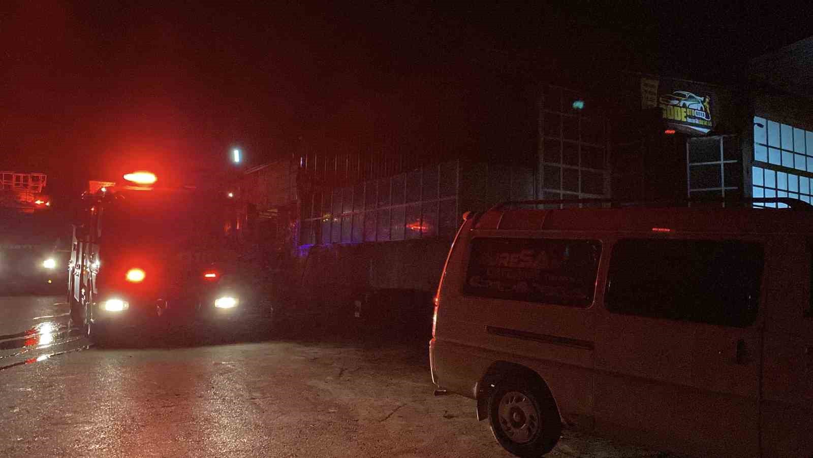 Burdur’da oto boyama atölyesinde çıkan yangın korkuttu 7 burdurda oto boyama atolyesinde cikan yangin korkuttu 3 ECT62nlM